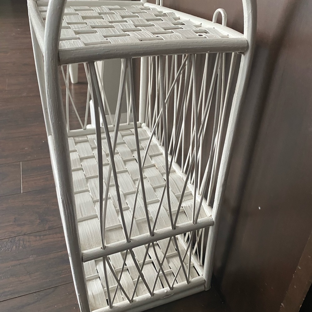 Vintage White Wicker shelf with towel rack - Picture 3 of 6